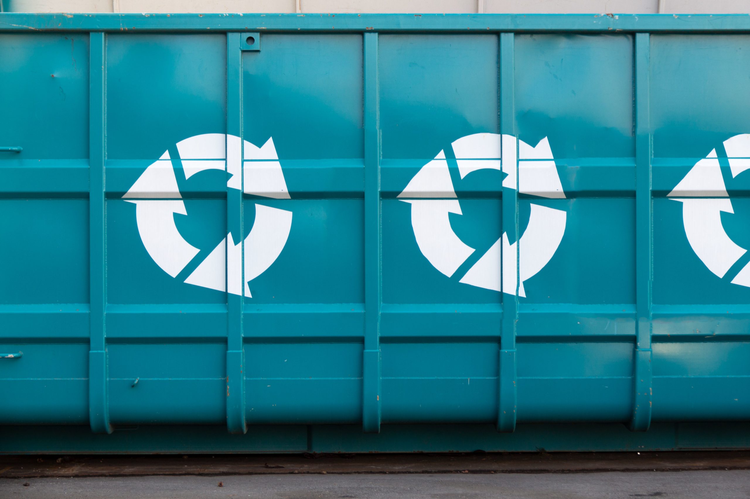 un conteneur de recyclage