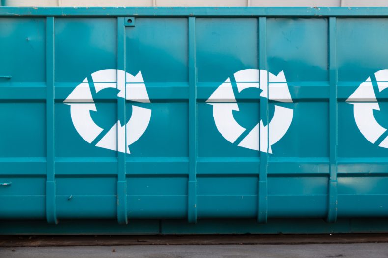 un conteneur de recyclage